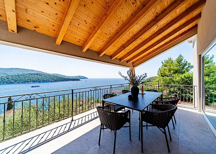 - Island Of Korcula, 尼亚卢卡