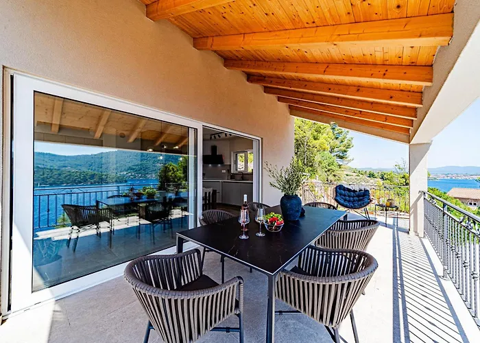 - Island Of Korcula, 尼亚卢卡