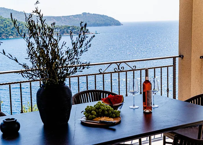 - Island Of Korcula, * 尼亚卢卡